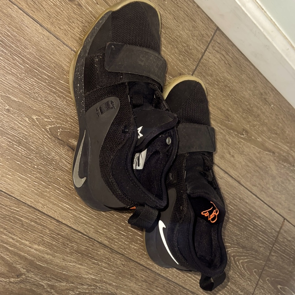 Nikes size 7.5